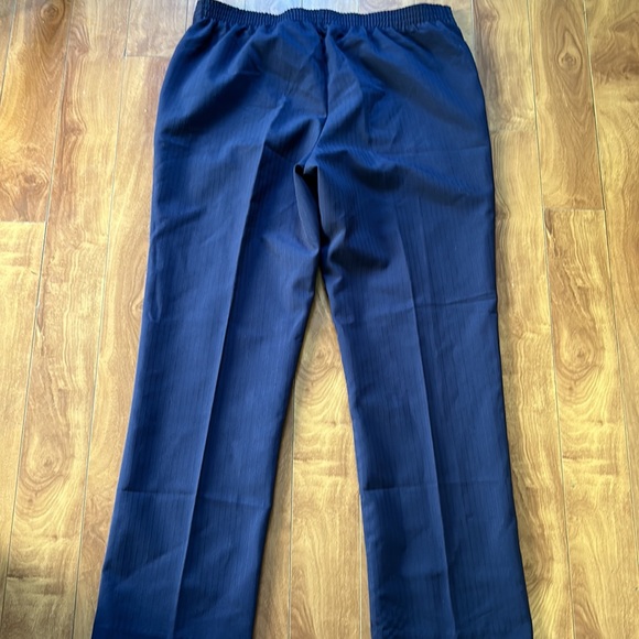 TRADITION💫 Women’s Navy Lightweight Straight Leg Pants - Picture 3 of 8